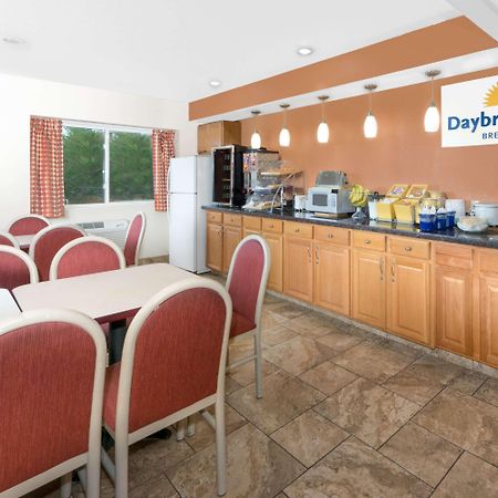 Days Inn By Wyndham Ames Exteriör bild