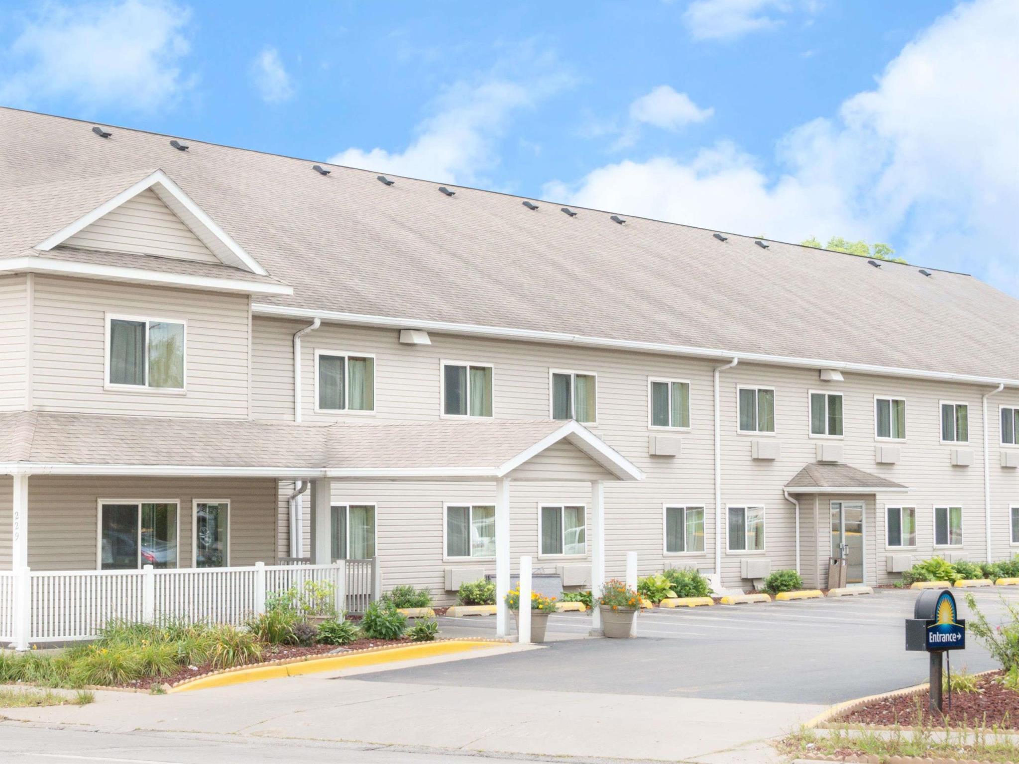 Days Inn By Wyndham Ames Exteriör bild